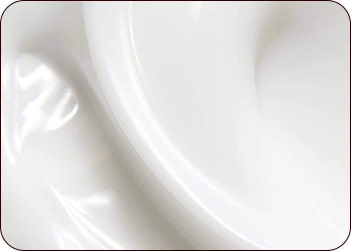 Macro image of ILLU Daily Serum’s smooth, creamy texture highlighting its luxurious, fast-absorbing formula.